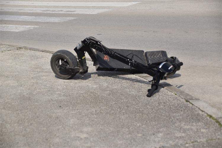 Slika /2026/romobil na kolniku.JPG